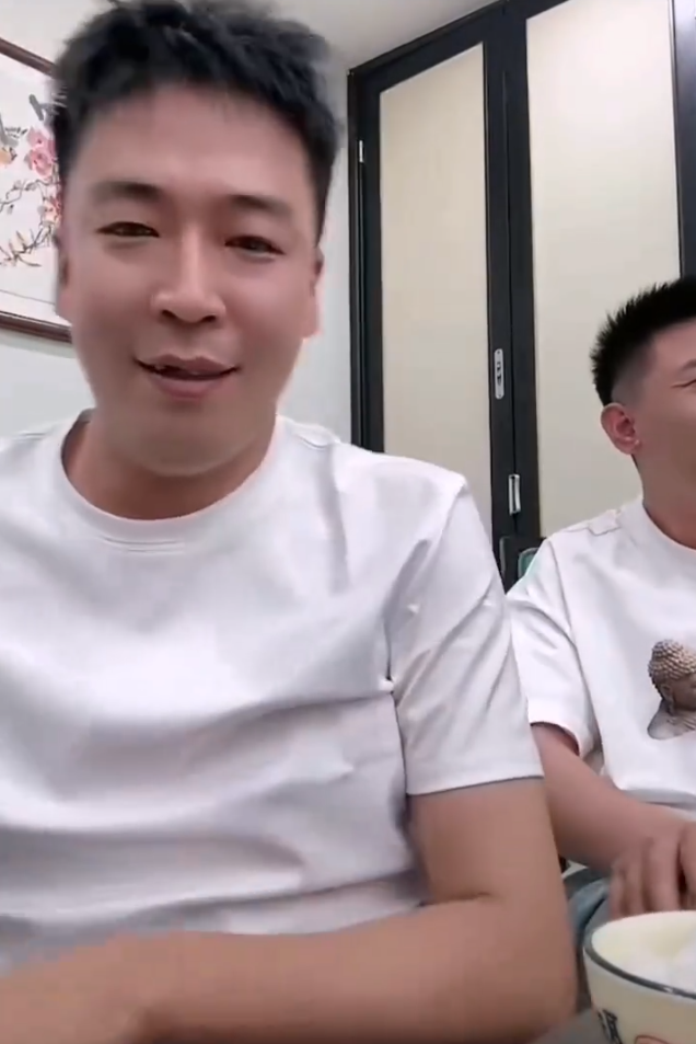 刘一手骂仙洋心理有个疙瘩,讽祁天道瞧不起他,刘二狗举报一哥,账号TA封禁30天(图3) 刘一手骂仙洋心理有个疙瘩,讽祁天道瞧不起他,刘二狗举报一哥,账号TA封禁30天(图3)