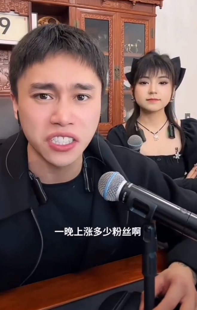 刘一手骂仙洋心理有个疙瘩,讽祁天道瞧不起他,刘二狗举报一哥,账号TA封禁30天(图6) 刘一手骂仙洋心理有个疙瘩,讽祁天道瞧不起他,刘二狗举报一哥,账号TA封禁30天(图6)