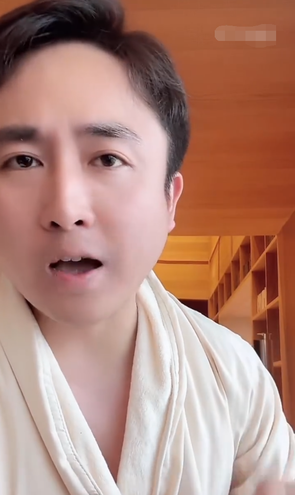 散打哥怒斥妻子隆胸计划:不知羞耻!王小义怒撕昔日兄弟吴迪(图1) 散打哥怒斥妻子隆胸计划:不知羞耻!王小义怒撕昔日兄弟吴迪(图1)