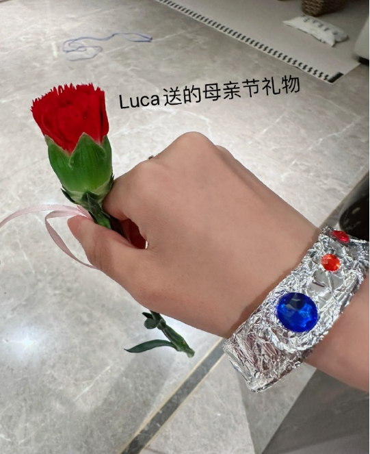 陈静莹全款拿下奔驰大G，离开天佑活得潇洒，回应分手另有内情(图2)