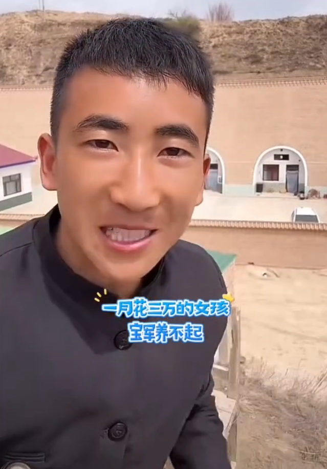 养狗雇两个阿姨,小胖爆辛选蛋蛋奢华生活,散打哥:网红的话只能信20%(图6) 养狗雇两个阿姨,小胖爆辛选蛋蛋奢华生活,散打哥:网红的话只能信20%(图6)