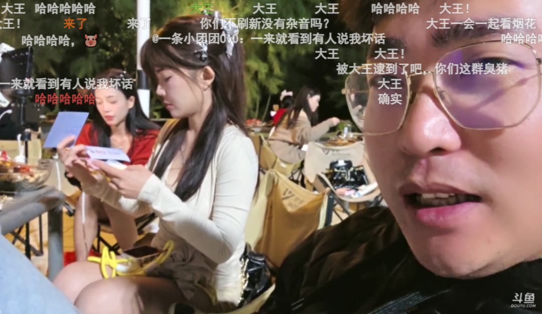 “正餐”可能快了,小团团停播两年即将回归?跨年夜透露复播信号(图2) “正餐”可能快了,小团团停播两年即将回归?跨年夜透露复播信号(图2)