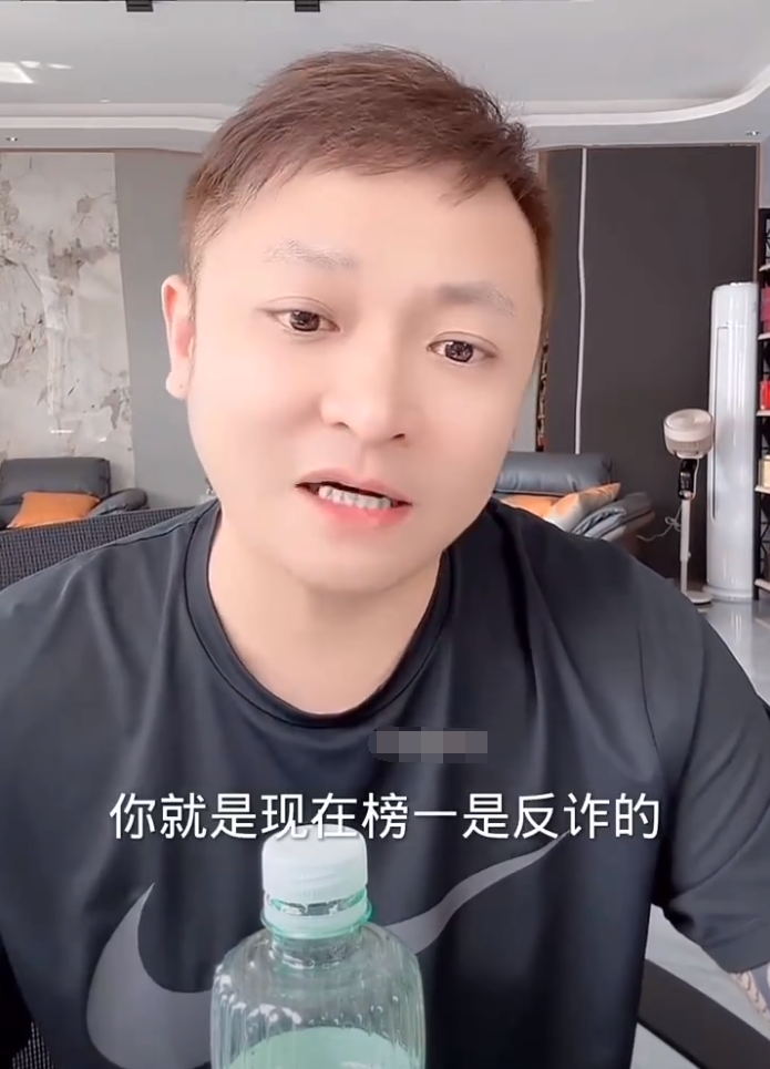刘刘新男友说喜她的三个点!二子爷:真正让散打崩盘的,是给反诈联盟充钱(图5) 刘刘新男友说喜她的三个点!二子爷:真正让散打崩盘的,是给反诈联盟充钱(图5)