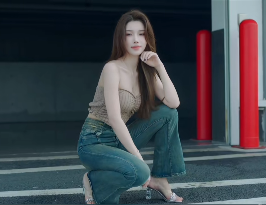 萌七跳槽首秀热舞,仅半小时就违规被“抬走”,感慨会摸索尺度(图1) 萌七跳槽首秀热舞,仅半小时就违规被“抬走”,感慨会摸索尺度(图1)