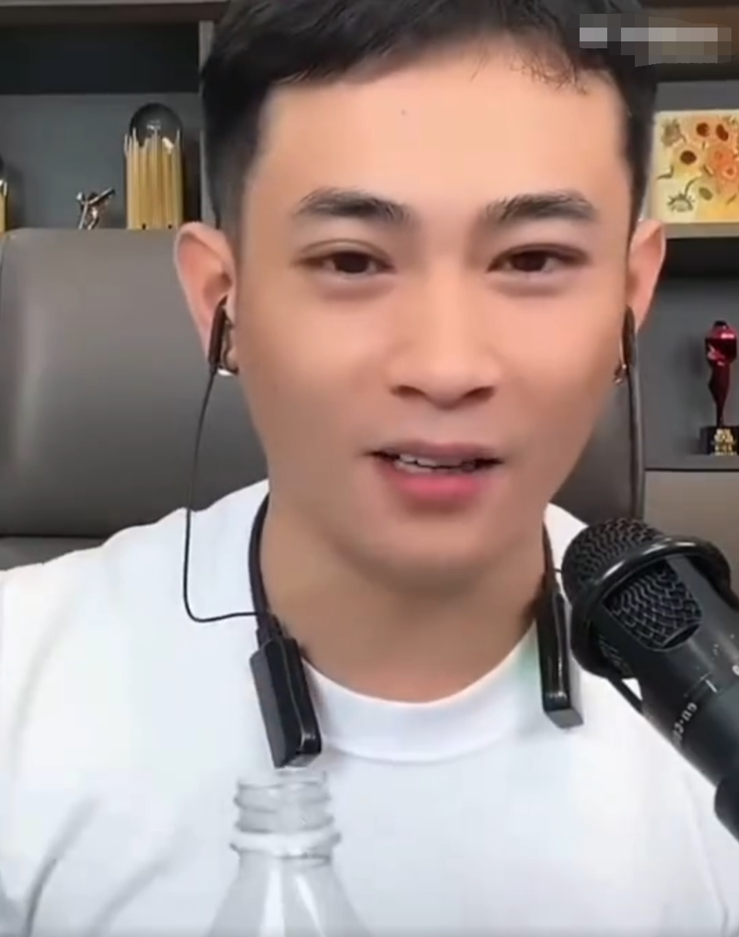 吴迪不去菏泽凑热闹,刷30万只涨粉1.7万!小胖评价吴迪人气高不能变现(图4) 吴迪不去菏泽凑热闹,刷30万只涨粉1.7万!小胖评价吴迪人气高不能变现(图4)