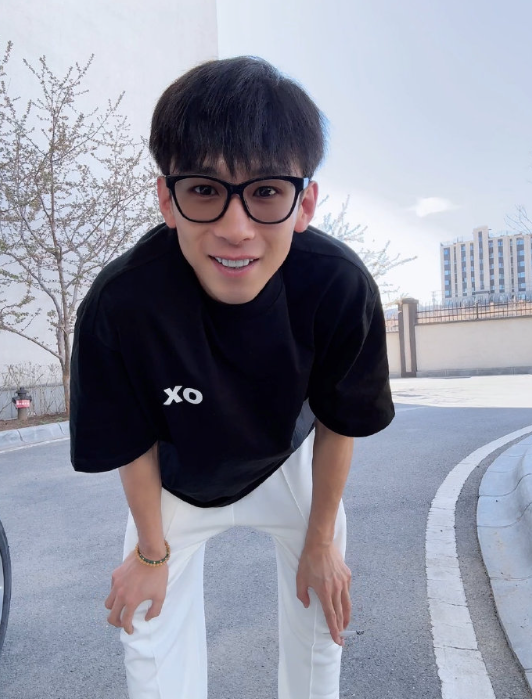 玄律带众美女主播开启路演,天佑点评辛巴聪是明人,聊谁不踩人(图6) 玄律带众美女主播开启路演,天佑点评辛巴聪是明人,聊谁不踩人(图6)