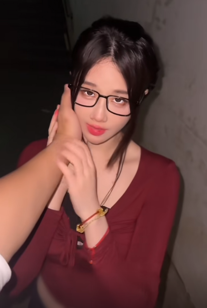 与外卖小哥合拍摸脸视频，网友直呼力哥回归，轩子巨2兔回应否认(图5)