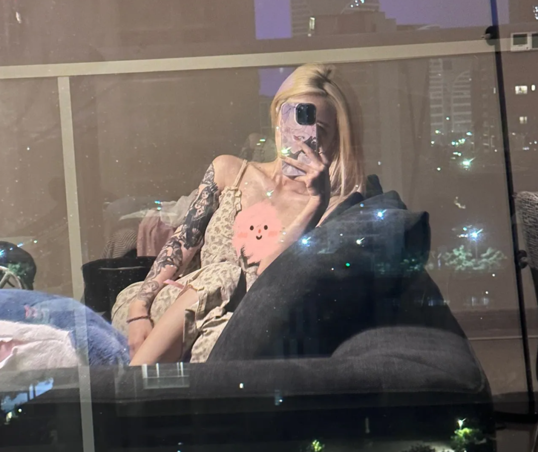 有纹身还抽烟喝酒,美女主播专场前男友,分手因被他妈妈嫌弃(图5) 有纹身还抽烟喝酒,美女主播专场前男友,分手因被他妈妈嫌弃(图5)