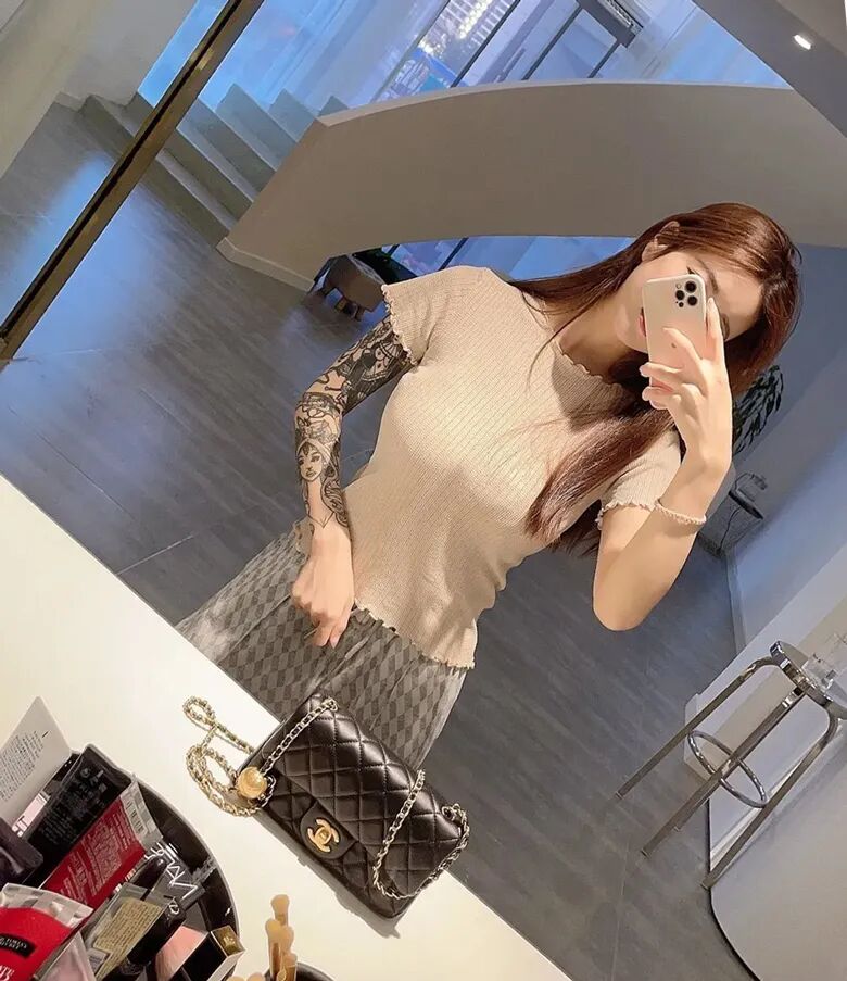 有纹身还抽烟喝酒,美女主播专场前男友,分手因被他妈妈嫌弃(图6) 有纹身还抽烟喝酒,美女主播专场前男友,分手因被他妈妈嫌弃(图6)