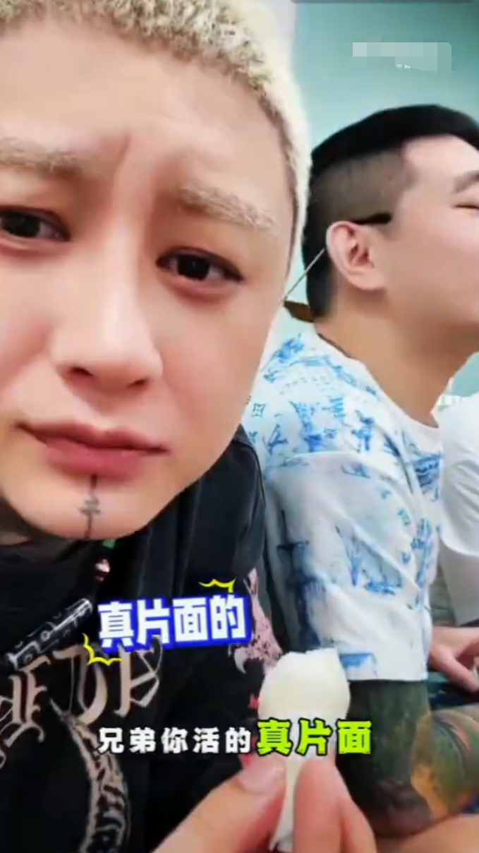 方丈回怼网友:我满嘴脏话却修路捐钱!伽柏力挺刘二狗,为你重启账号!(图2) 方丈回怼网友:我满嘴脏话却修路捐钱!伽柏力挺刘二狗,为你重启账号!(图2)
