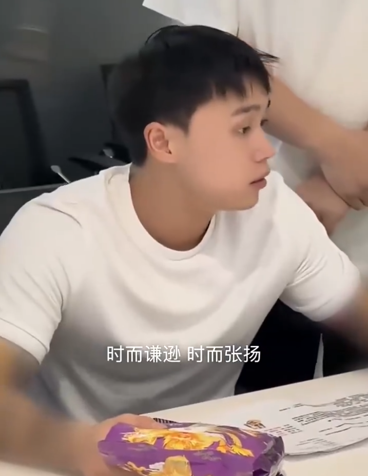 方丈回怼网友:我满嘴脏话却修路捐钱!伽柏力挺刘二狗,为你重启账号!(图3) 方丈回怼网友:我满嘴脏话却修路捐钱!伽柏力挺刘二狗,为你重启账号!(图3)