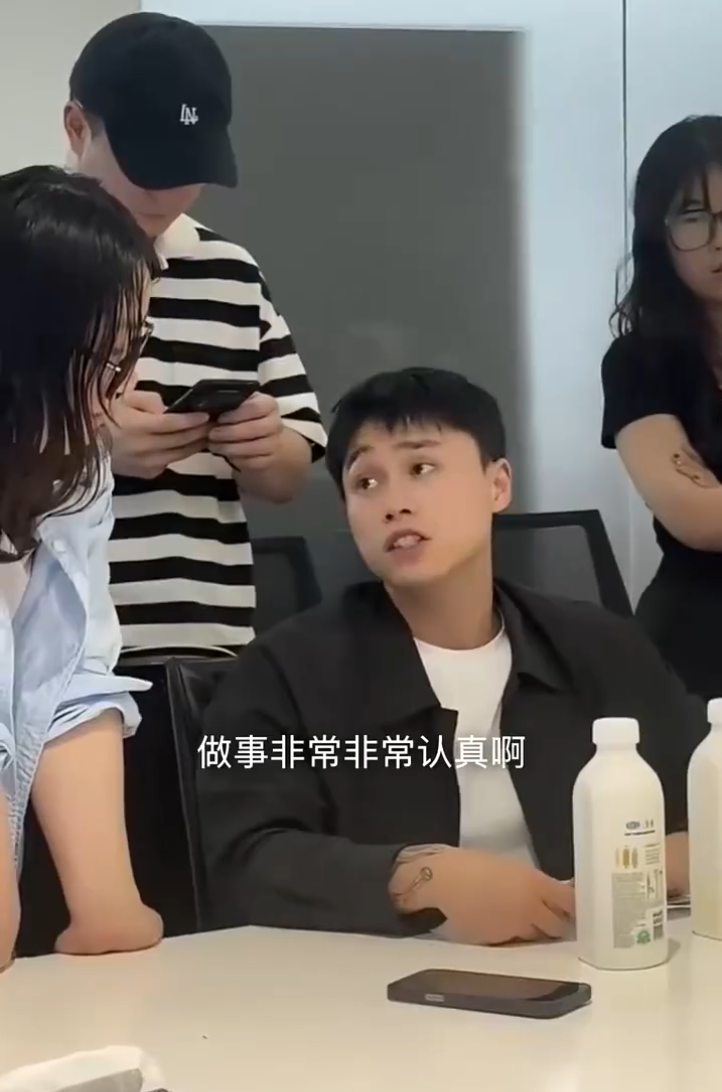 方丈回怼网友:我满嘴脏话却修路捐钱!伽柏力挺刘二狗,为你重启账号!(图6) 方丈回怼网友:我满嘴脏话却修路捐钱!伽柏力挺刘二狗,为你重启账号!(图6)