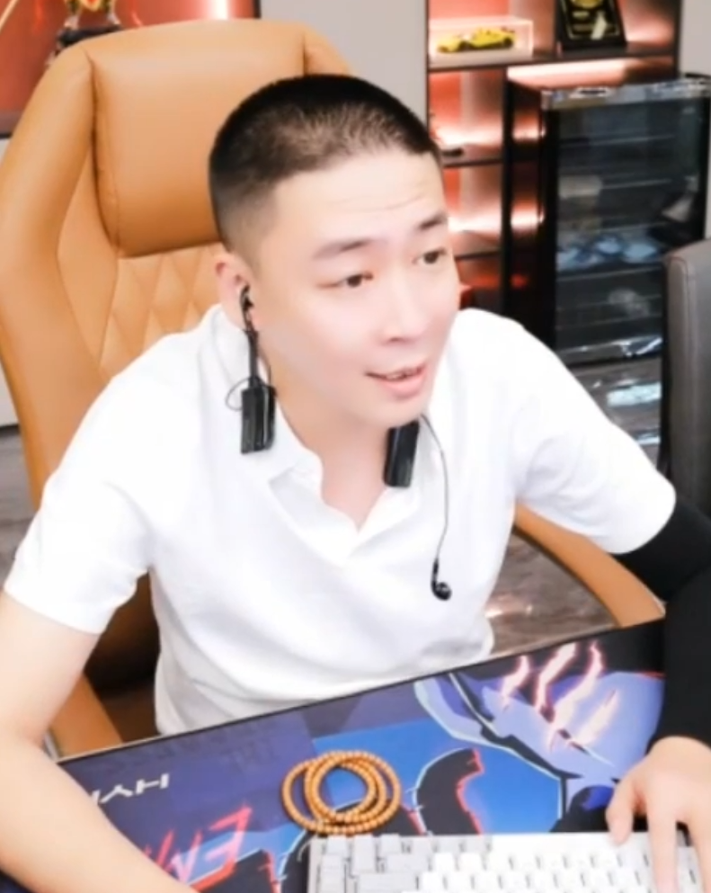 鱼闪闪受邀新加坡演出,唱跳火力全开!刘一手豁牙突然回归给粉丝惊喜(图7) 鱼闪闪受邀新加坡演出,唱跳火力全开!刘一手豁牙突然回归给粉丝惊喜(图7)