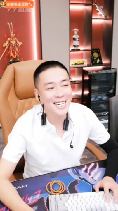 鱼闪闪受邀新加坡演出,唱跳火力全开!刘一手豁牙突然回归给粉丝惊喜(图8) 鱼闪闪受邀新加坡演出,唱跳火力全开!刘一手豁牙突然回归给粉丝惊喜(图8)