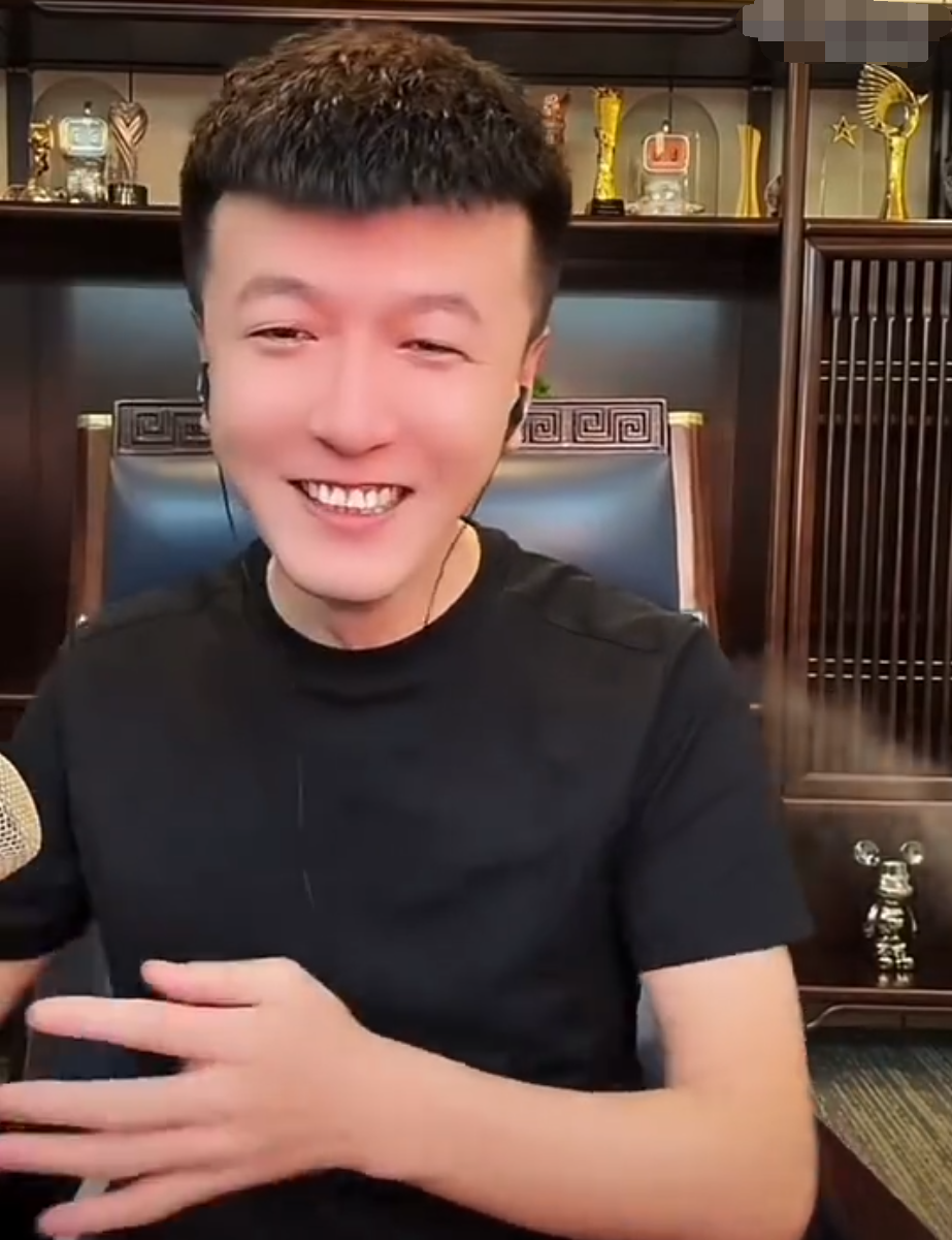 韦雪前男友KK要转型拍短剧了?一哥模仿铁岭小辉直播漏Niao,他就是纯“虎”(图4) 韦雪前男友KK要转型拍短剧了?一哥模仿铁岭小辉直播漏Niao,他就是纯“虎”(图4)