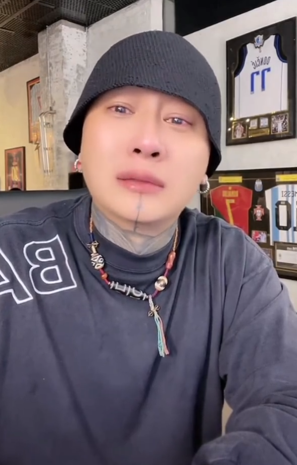 方丈回归首秀落泪,小号涨粉百万,天佑点评:哭三天粉丝破千万!(图1) 方丈回归首秀落泪,小号涨粉百万,天佑点评:哭三天粉丝破千万!(图1)