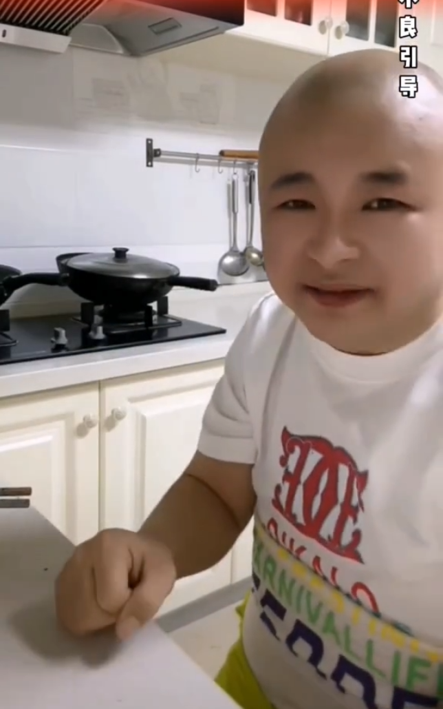 老狗后悔没签辛巴,要不就是第一宠物!辛巴称觉得二驴能回来(图2) 老狗后悔没签辛巴,要不就是第一宠物!辛巴称觉得二驴能回来(图2)