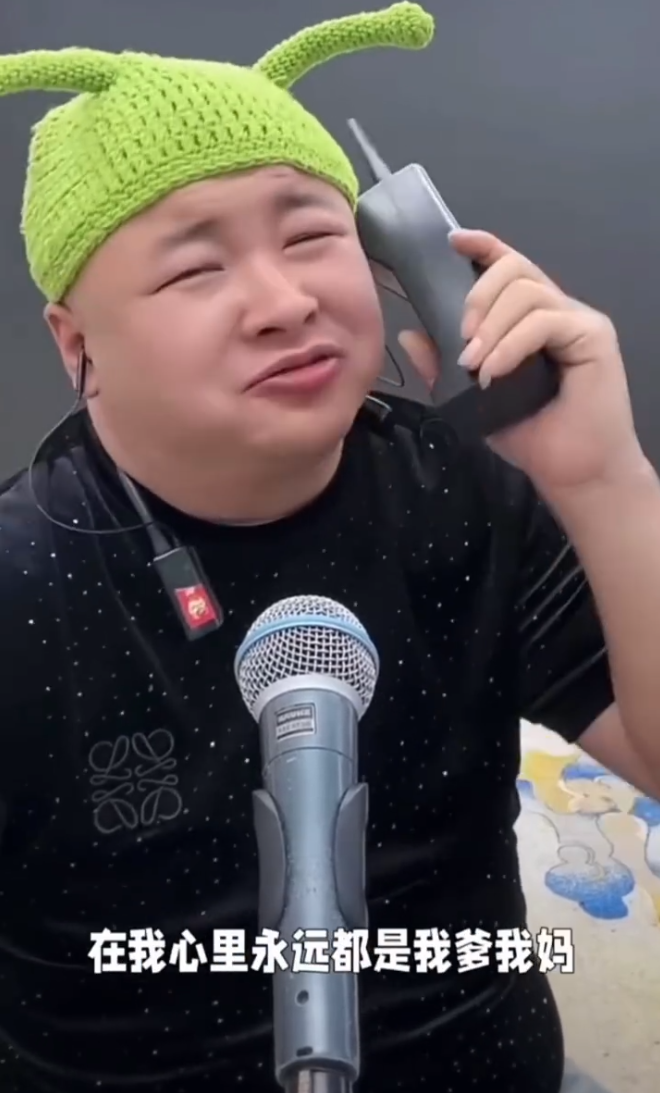 老狗后悔没签辛巴,要不就是第一宠物!辛巴称觉得二驴能回来(图3) 老狗后悔没签辛巴,要不就是第一宠物!辛巴称觉得二驴能回来(图3)