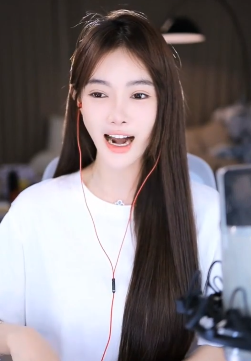 芮甜甜自曝恐婚,都想骗我的钱!文儿618粉丝聚会,100个名额如何分配?(图1) 芮甜甜自曝恐婚,都想骗我的钱!文儿618粉丝聚会,100个名额如何分配?(图1)