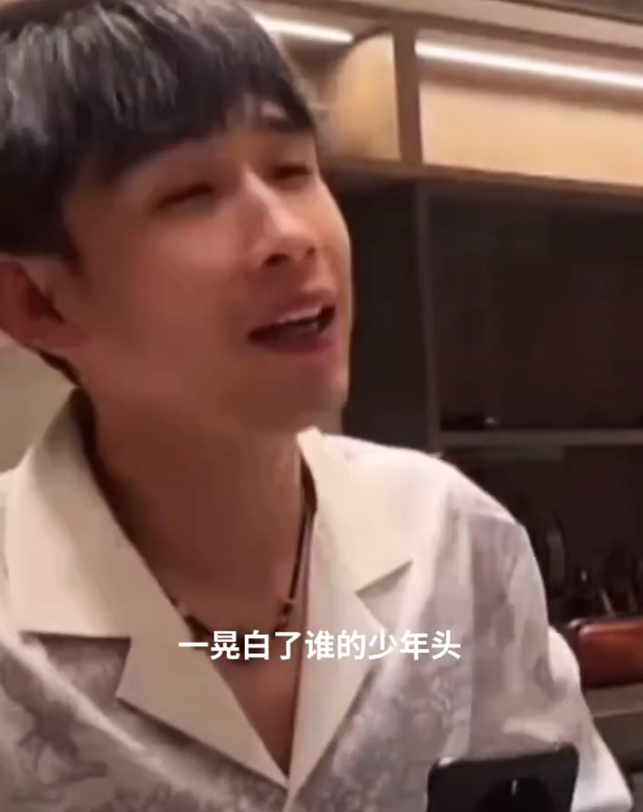 天佑醉酒深情唱歌,隔空示爱陈静莹?辛选排名前50主播,年入都在千万以上!(图2) 天佑醉酒深情唱歌,隔空示爱陈静莹?辛选排名前50主播,年入都在千万以上!(图2)