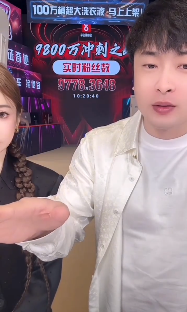 辛巴又双叒叕怒骂蛋蛋,粉丝:该哭了!内涵猫妹妹:差钱可以不给师父(图7) 辛巴又双叒叕怒骂蛋蛋,粉丝:该哭了!内涵猫妹妹:差钱可以不给师父(图7)