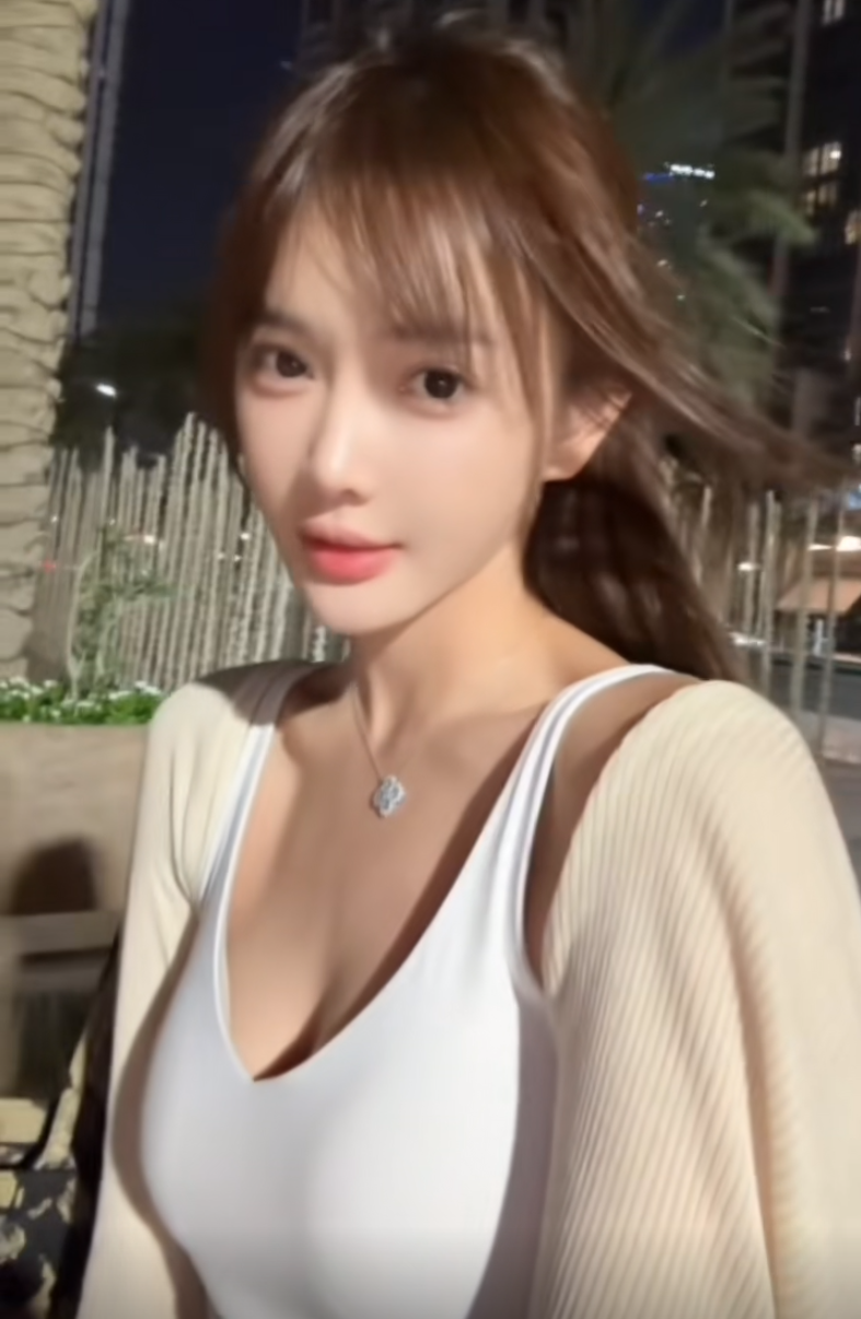 芮甜甜有意转型做户外主播?文儿能指挥娱加高管,回应继续是否买房(图1) 芮甜甜有意转型做户外主播?文儿能指挥娱加高管,回应继续是否买房(图1)