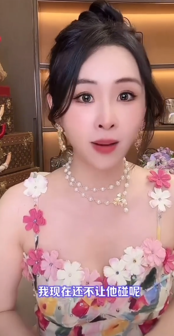 真真姐回应隆胸，Do了不让散打碰！封禁主播顾茜茜高调出镜带货(图3)