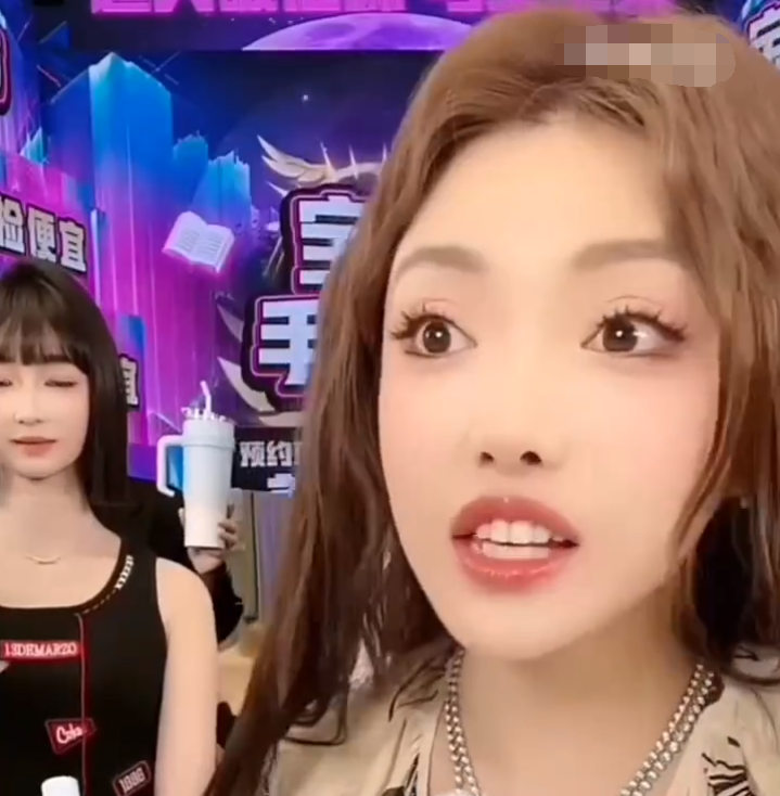 蛋蛋斥某情感主播龇牙咧嘴!刘二狗未必能打过骡子凝聚力(图2) 蛋蛋斥某情感主播龇牙咧嘴!刘二狗未必能打过骡子凝聚力(图2)