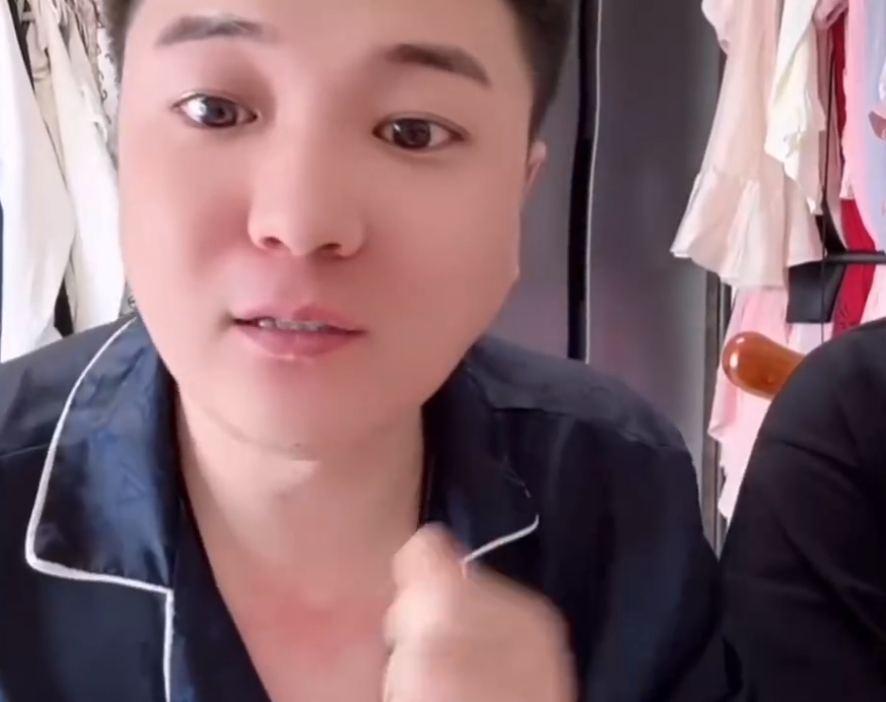 牌牌琦800万提法拉利FUV,驴家班合同都到期,跟官方没续约!(图1) 牌牌琦800万提法拉利FUV,驴家班合同都到期,跟官方没续约!(图1)