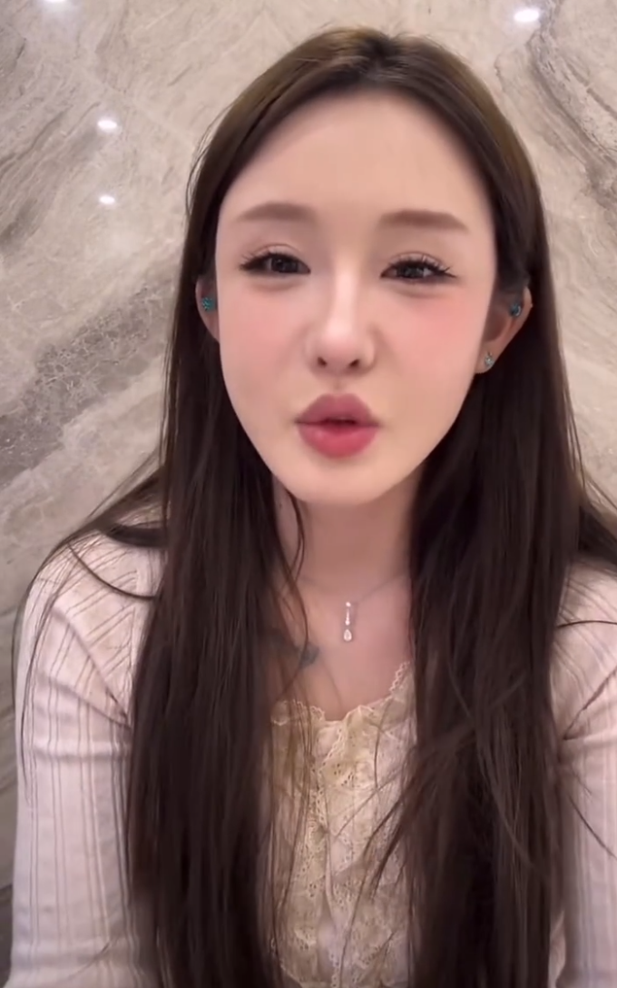 牌牌琦让小伊伊怀孕二胎后退网?大美玩吃鸡游戏声音被当成小学生(图6) 牌牌琦让小伊伊怀孕二胎后退网?大美玩吃鸡游戏声音被当成小学生(图6)