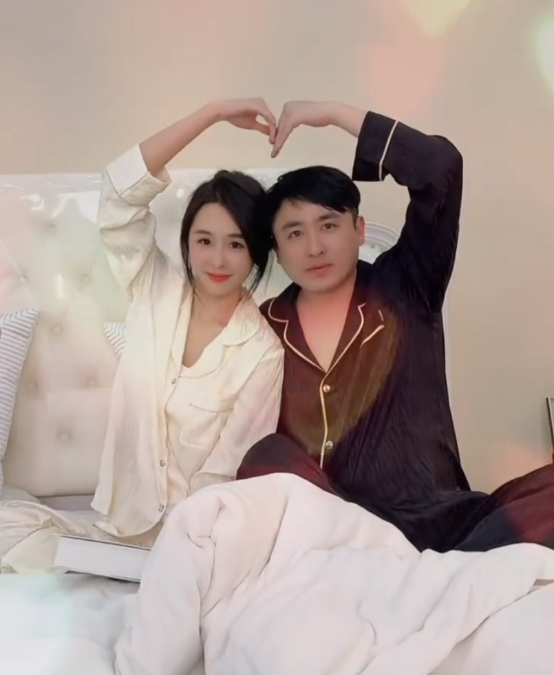 巴扎黑回归首秀,讲述入狱过程,粉丝带节奏散打出轨,真真姐坦然回应(图1) 巴扎黑回归首秀,讲述入狱过程,粉丝带节奏散打出轨,真真姐坦然回应(图1)