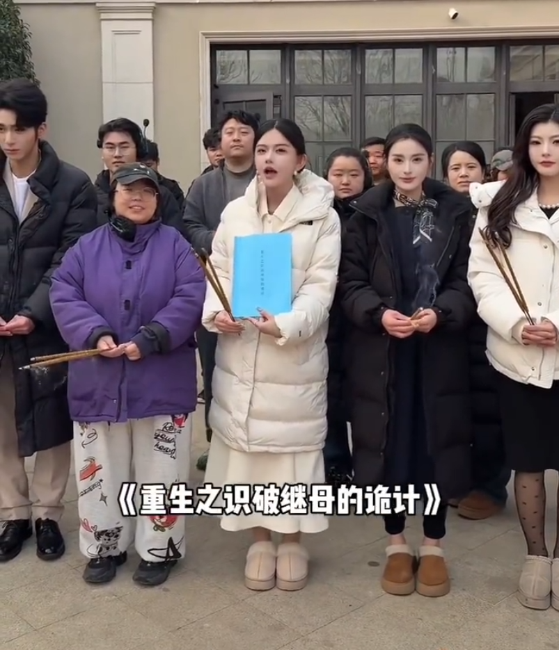 网红韩安冉开拍短剧,自曝片酬5000,崔阿扎被传怀孕?天佑辟谣:她就是胖了!(图1) 网红韩安冉开拍短剧,自曝片酬5000,崔阿扎被传怀孕?天佑辟谣:她就是胖了!(图1)