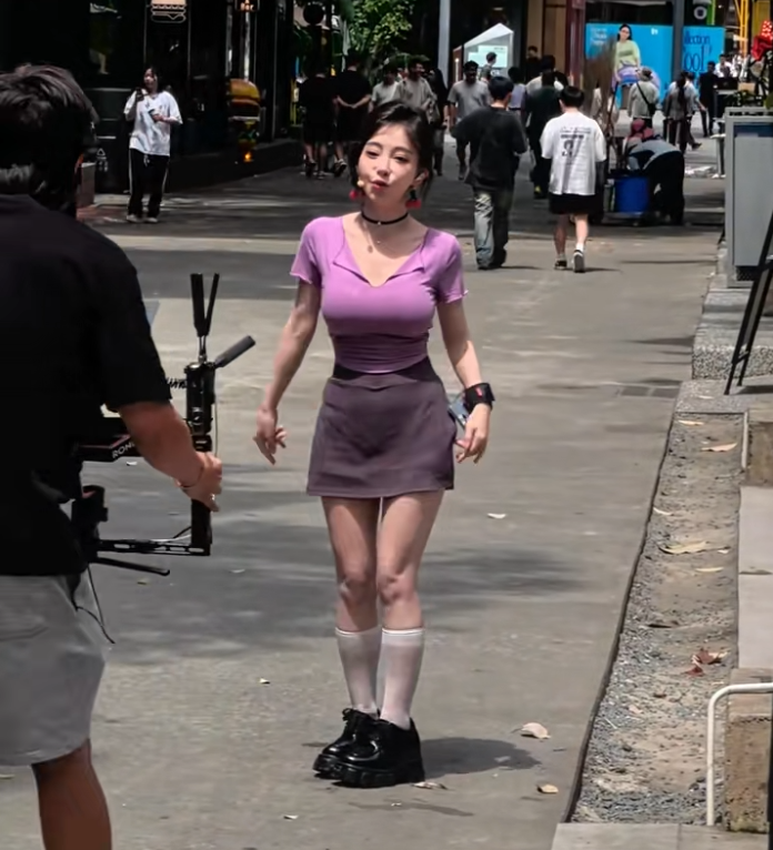 冯提莫身材变得“有料”,网友晒出早期照片对比,小身板能支撑吗(图5) 冯提莫身材变得“有料”,网友晒出早期照片对比,小身板能支撑吗(图5)