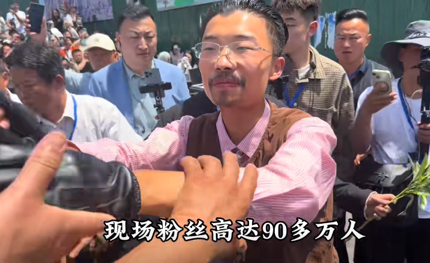 山东菏泽郭有才爆火，才知有这么多闲人，又是被流量“选中”的人(图2)