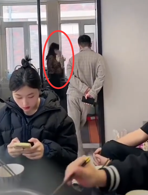 仙洋回应新女友身份特殊,是律师?方丈表态不会和刘二狗打PK?(图4) 仙洋回应新女友身份特殊,是律师?方丈表态不会和刘二狗打PK?(图4)