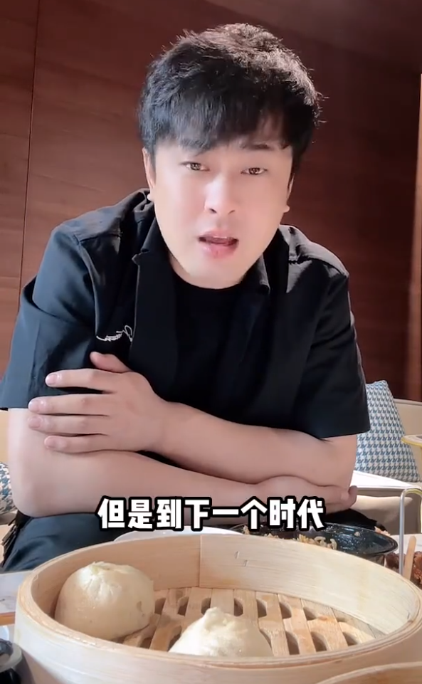 辛巴评价天佑,那个时代的王!送33万小米汽车,王小国寻妻大结局!(图2) 辛巴评价天佑,那个时代的王!送33万小米汽车,王小国寻妻大结局!(图2)