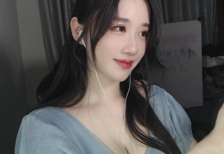 男人都“馋我身子”不结婚,轩子晒妈妈照片,自证颜值遗传非整容(图6) 男人都“馋我身子”不结婚,轩子晒妈妈照片,自证颜值遗传非整容(图6)
