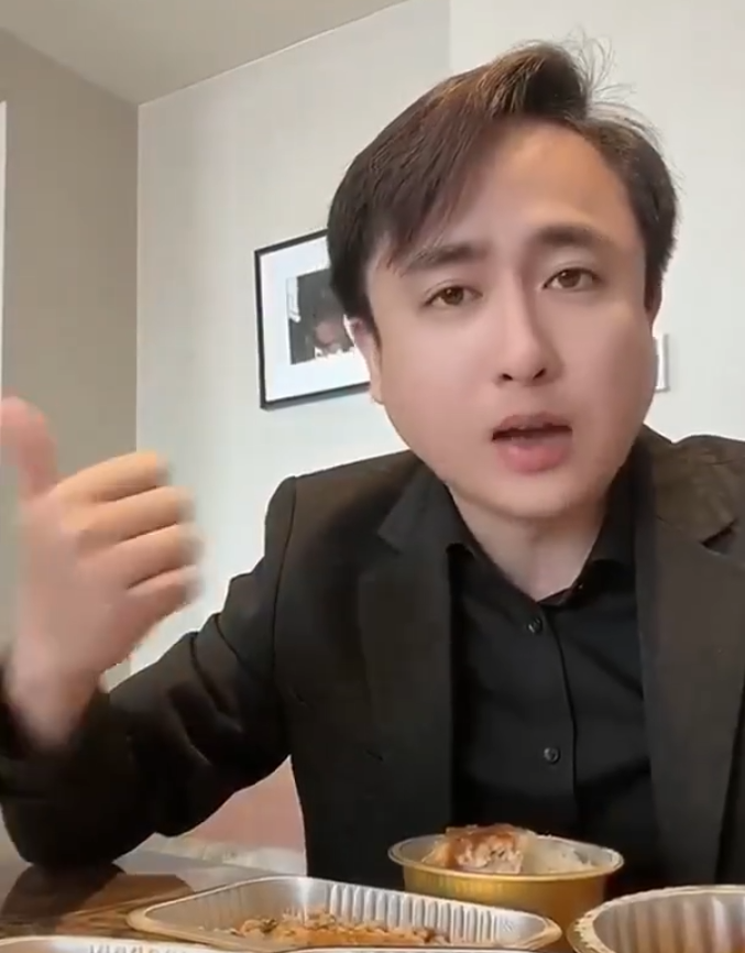 芮甜甜与话社谈崩才签国威,被起诉2000万,巴扎黑锐评散打哥(图4) 芮甜甜与话社谈崩才签国威,被起诉2000万,巴扎黑锐评散打哥(图4)