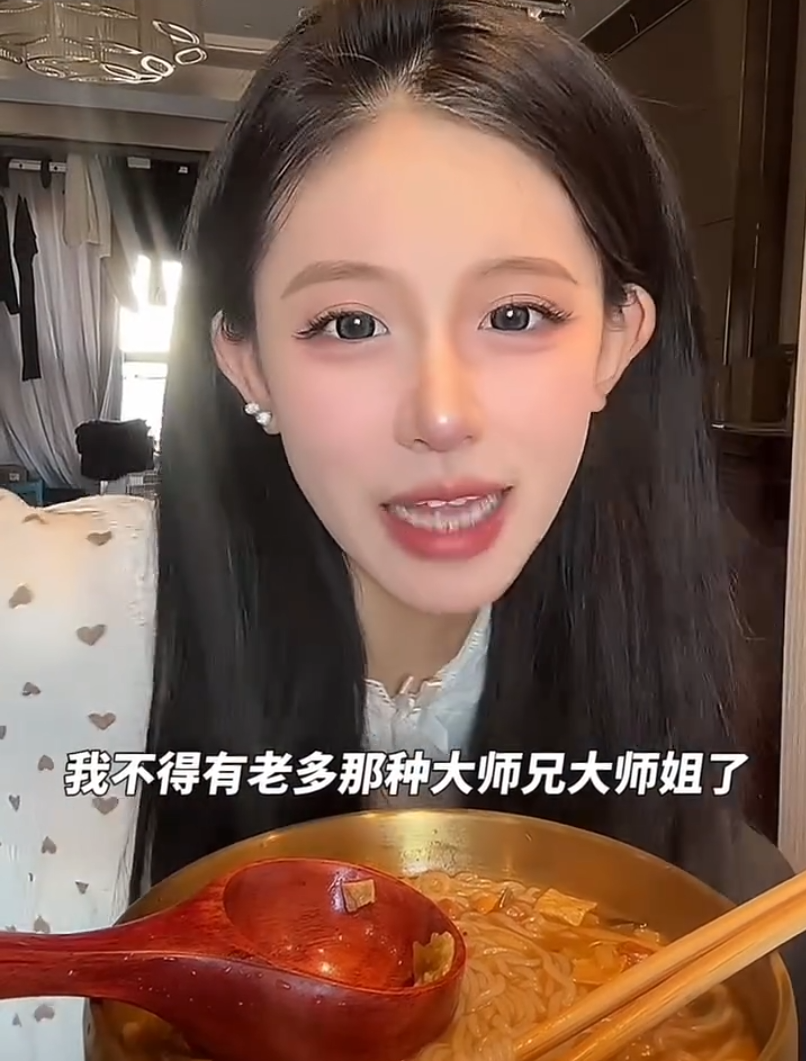 二驴开500万天价签约小炸串遭拒?陈静莹发文,女人别围着男人转(图1) 二驴开500万天价签约小炸串遭拒?陈静莹发文,女人别围着男人转(图1)