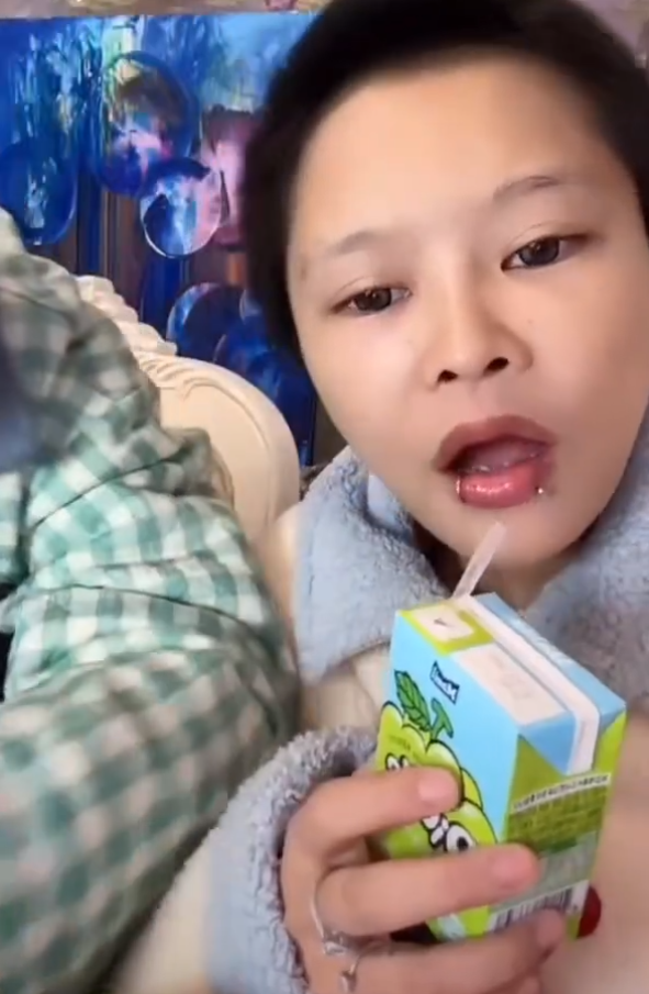 顾茜茜回应被永封，重开小号继续玩？天佑讲述为何给崔阿扎买库里南(图1)