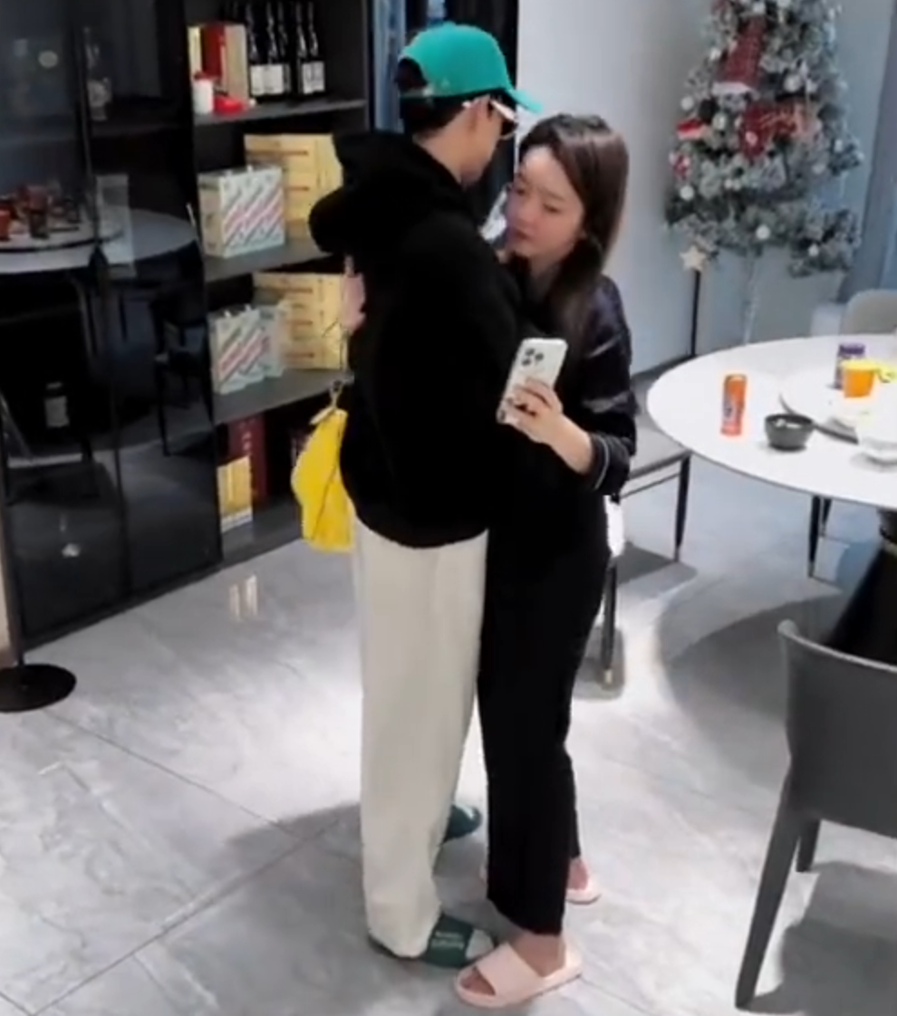 顾茜茜回应被永封，重开小号继续玩？天佑讲述为何给崔阿扎买库里南(图4)