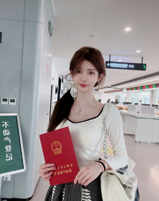 没钱谈什么恋爱?王羽杉重回斗鱼直播,直言看上的男人都是“穷卵”(图4) 没钱谈什么恋爱?王羽杉重回斗鱼直播,直言看上的男人都是“穷卵”(图4)