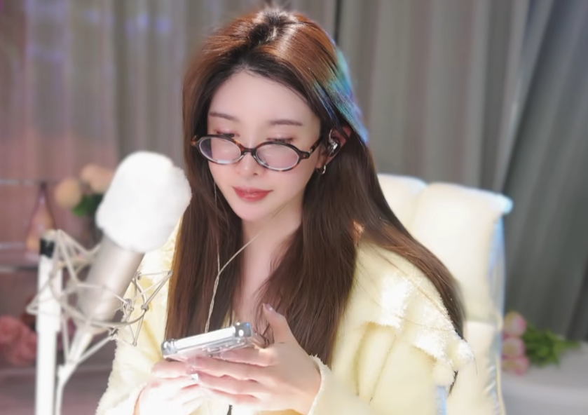 没钱谈什么恋爱?王羽杉重回斗鱼直播,直言看上的男人都是“穷卵”(图6) 没钱谈什么恋爱?王羽杉重回斗鱼直播,直言看上的男人都是“穷卵”(图6)
