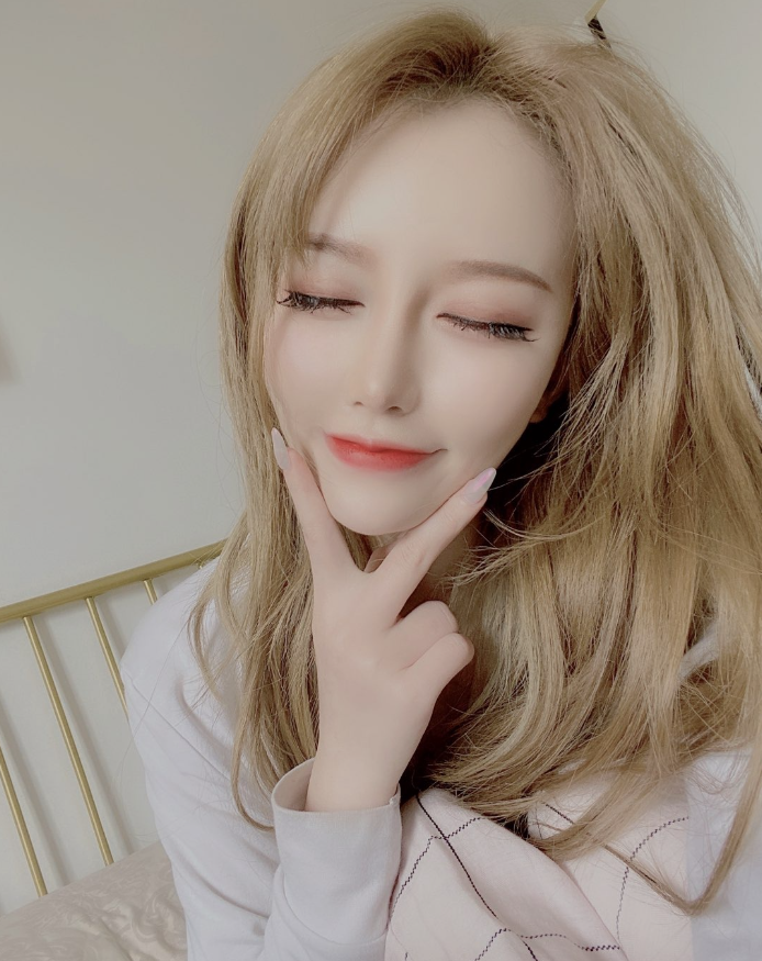 只是想“透”我?问我要不正经视频,女主播自曝与大哥仅恋爱两日(图1) 只是想“透”我?问我要不正经视频,女主播自曝与大哥仅恋爱两日(图1)