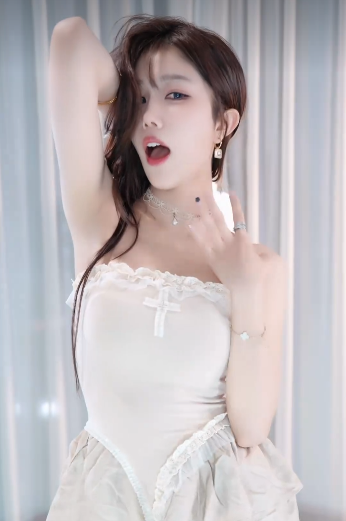 不用跳舞也能挣到钱?众女主播跳槽后折返,萌七表态不会重返斗鱼(图4) 不用跳舞也能挣到钱?众女主播跳槽后折返,萌七表态不会重返斗鱼(图4)