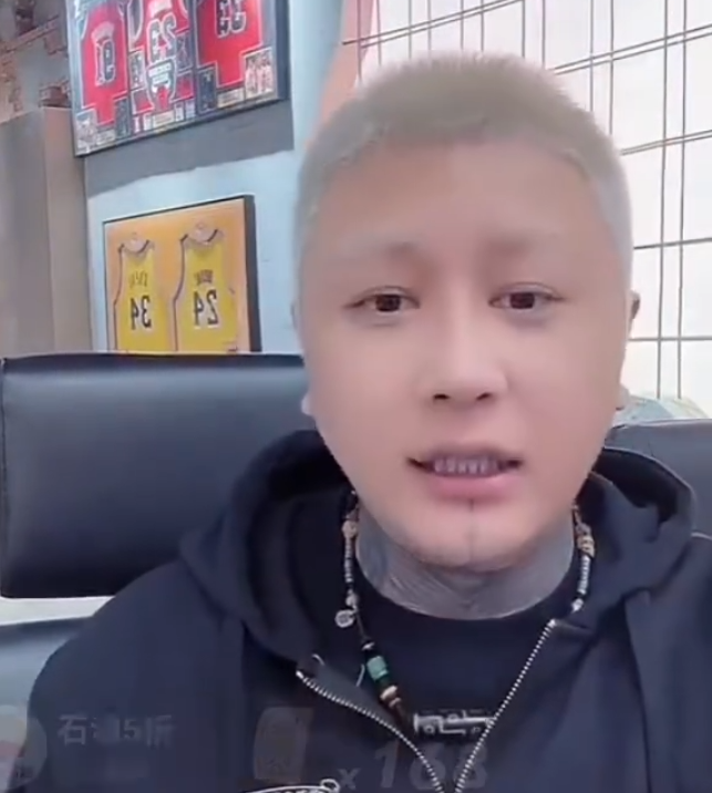 方丈谈刘一手关系变化,调侃董莹莹没分寸,阿哲回应大舞台嘉宾安排及明星互动传闻(图1) 方丈谈刘一手关系变化,调侃董莹莹没分寸,阿哲回应大舞台嘉宾安排及明星互动传闻(图1)