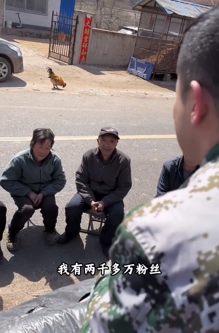 仙洋翻出8年前经典视频喊话粉丝，沈曼维护老二，是我配不上人家(图2)