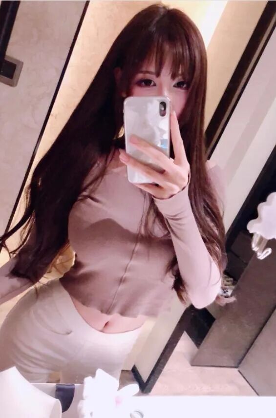 生病的妈跑路的爸？米娜谈19岁下海做主播，赶上风口逆袭人生(图1)