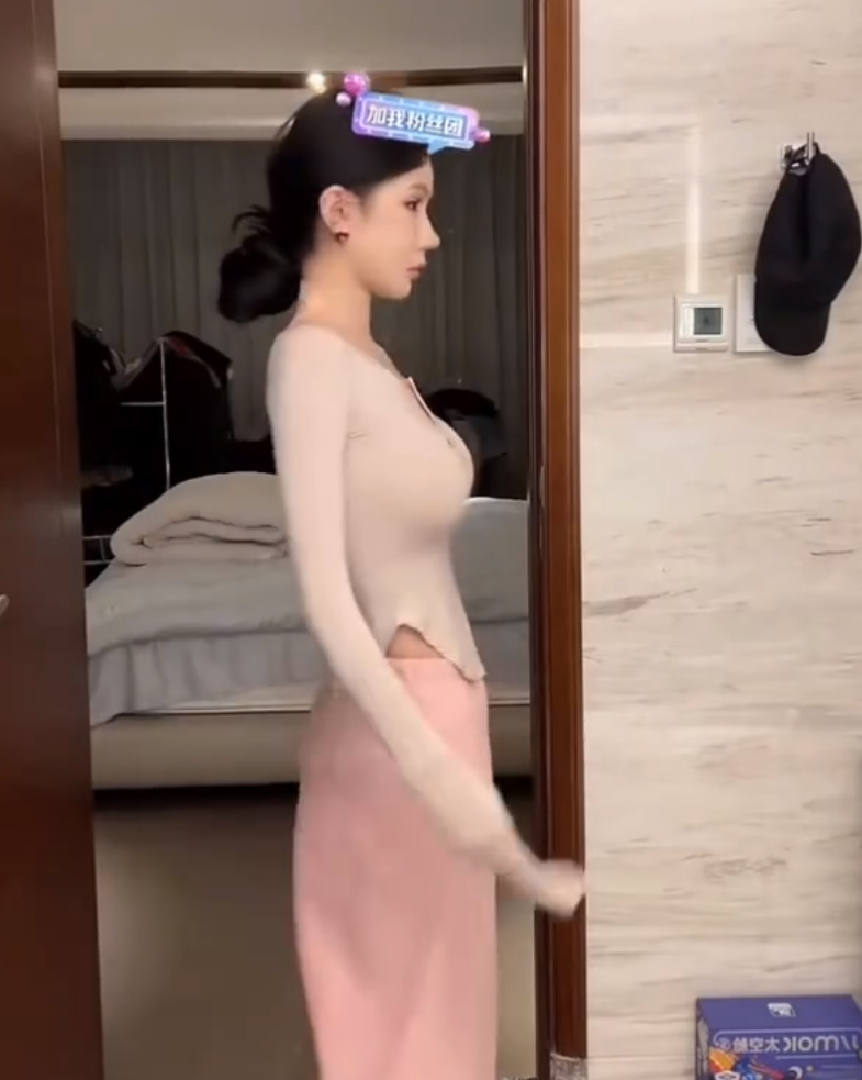 网络主播职业标准出台,封禁主播复出无望?薛小婉胸整太大不敢穿内衣(图4) 网络主播职业标准出台,封禁主播复出无望?薛小婉胸整太大不敢穿内衣(图4)