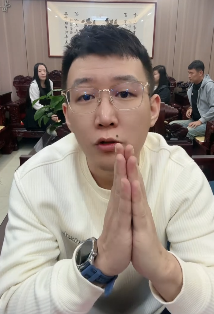 小白龙5点档户外接盘“祁天道流量”?寂寞分析方丈刘二狗事件(图1) 小白龙5点档户外接盘“祁天道流量”?寂寞分析方丈刘二狗事件(图1)